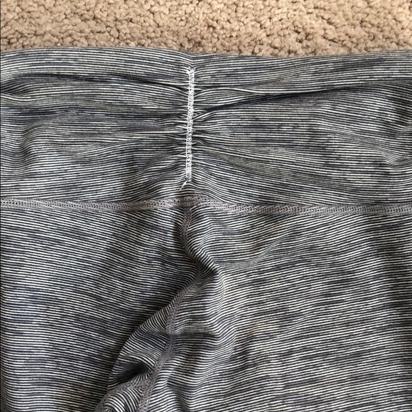 Lululemon crop with ruching - Picture 5 of 6